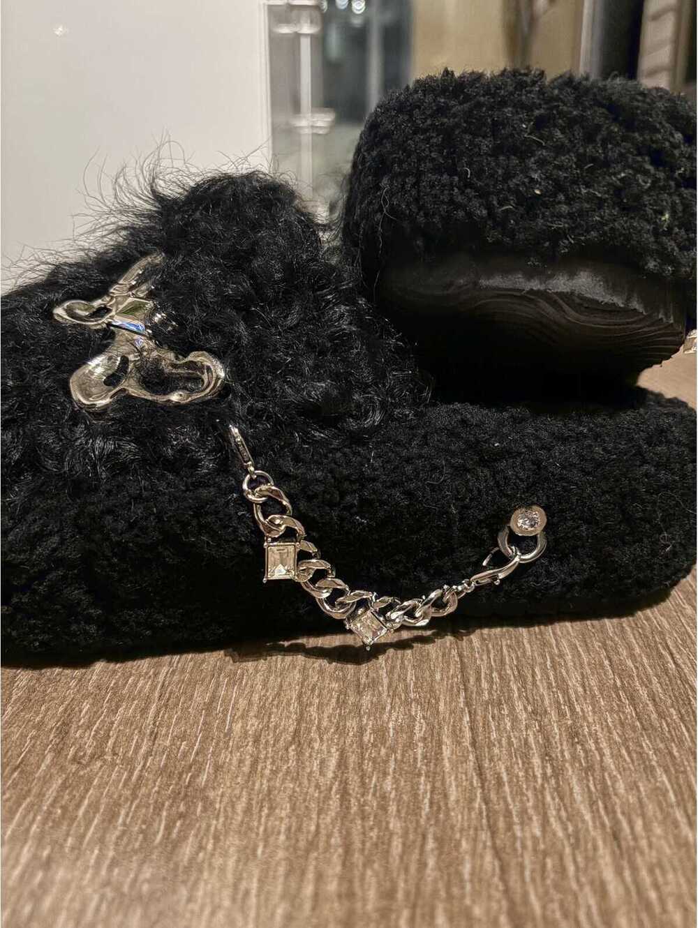 SugarSu Chain Furry Fuzzy Slides Slipper - Women’s size 8-9 - Butterfly Chain